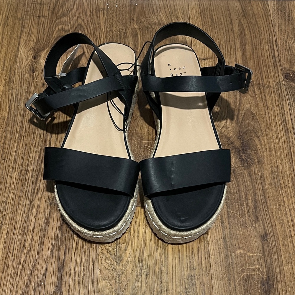 Universal Thread Rianne Platform Sandal (8.5) FINAL SALE